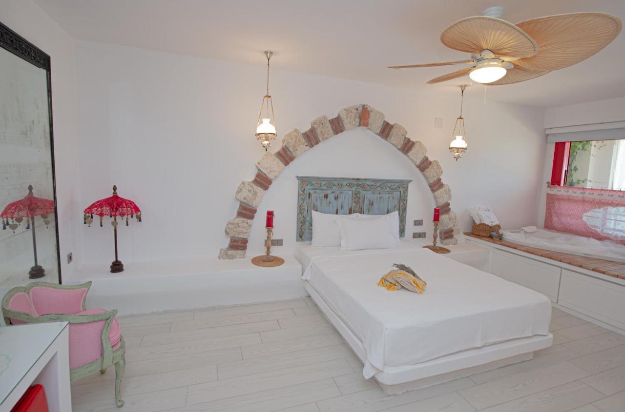 Villa Taraca Alacati Romantik Otel (Adults Only) Bagian luar foto