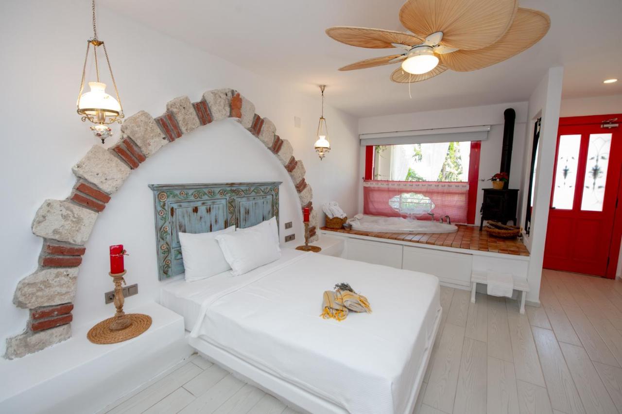 Villa Taraca Alacati Romantik Otel (Adults Only) Bagian luar foto