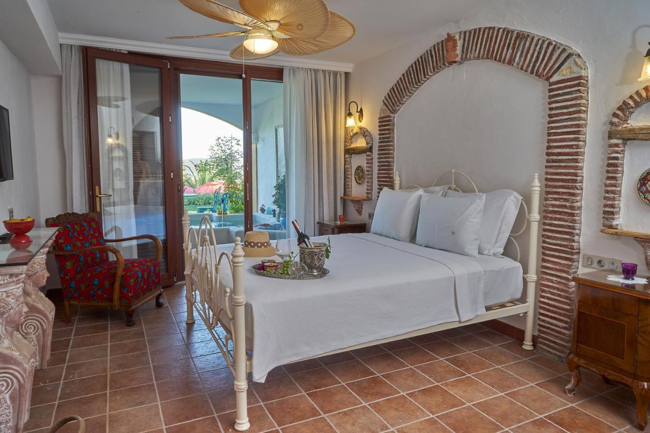 Villa Taraca Alacati Romantik Otel (Adults Only) Bagian luar foto